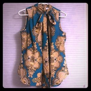 Sleeves shirt with front bow tie